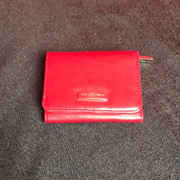 Red trifold wallet great condition - Picture 1 of 13